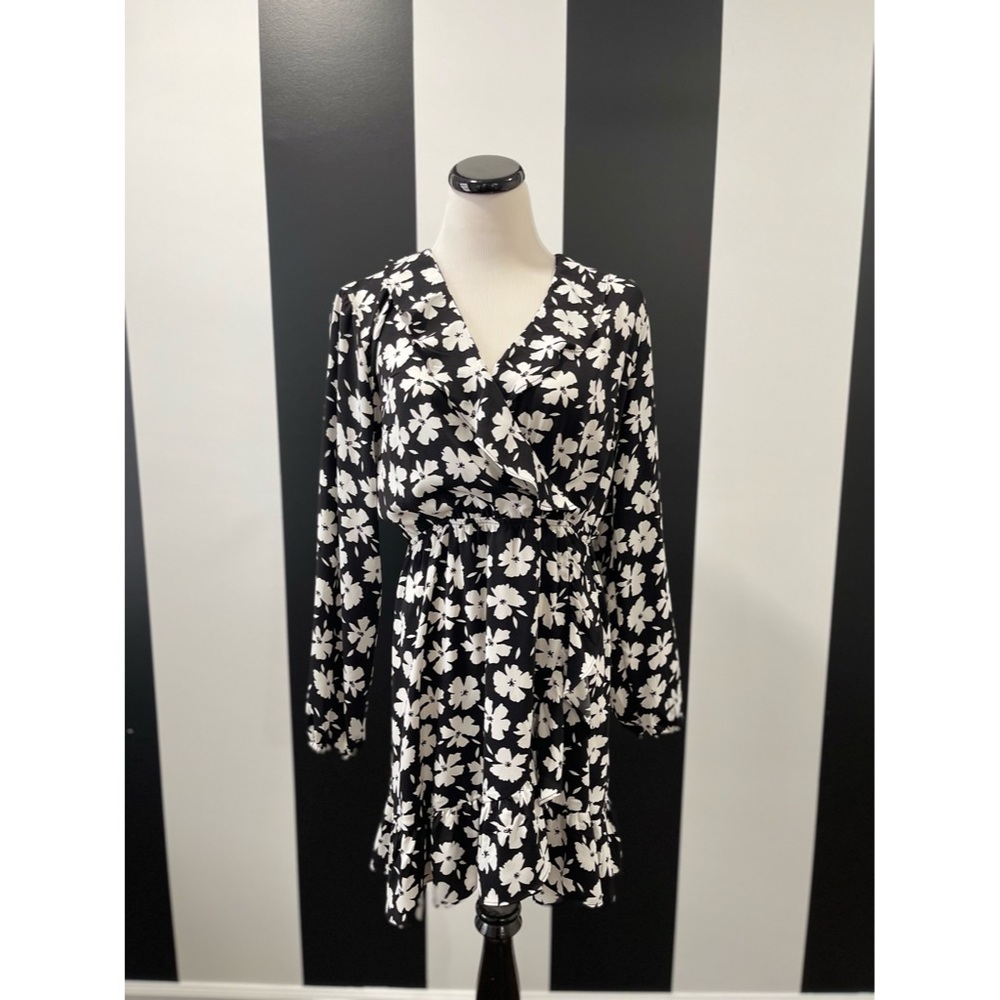 Black & White Floral Long Sleeve V-Neck Mini Ruffle Dress - Picture 2 of 5